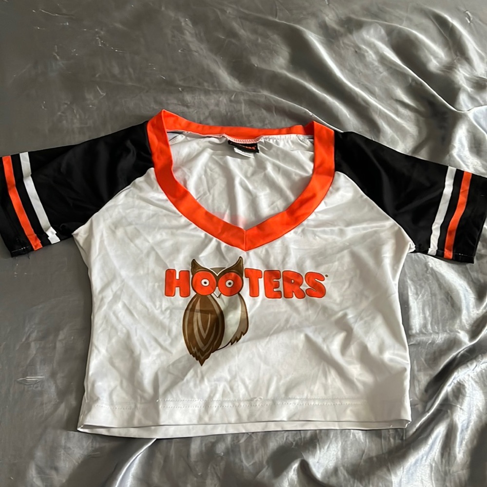 hooters shirt